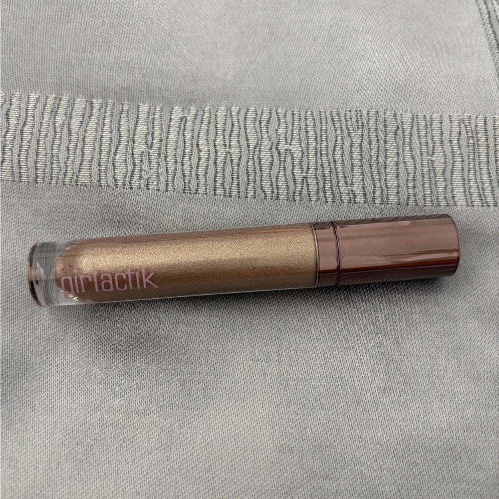 Girlactik Shimmering Bronze Eyeshadow